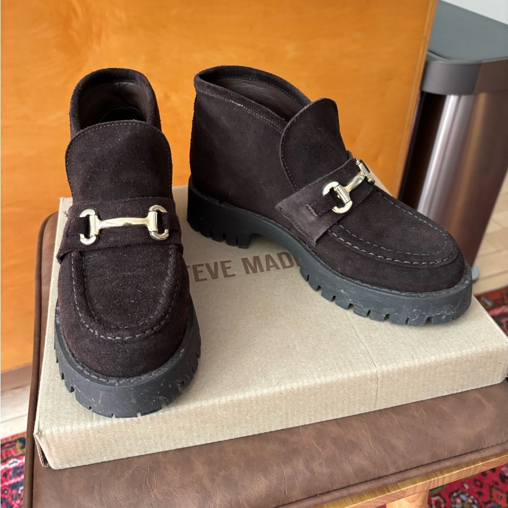 Steve Madden Dark Brown Suede Chukka Boots with Metal Bit